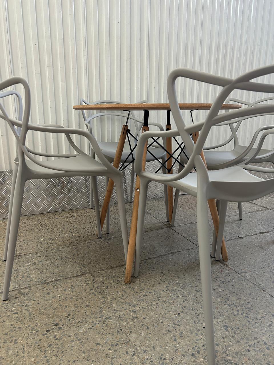 Comedor Redondo Master Eames Garden 4P