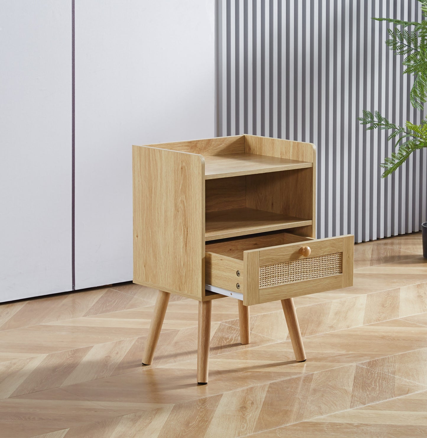 Velador Mesh rattan con cajón y espacio