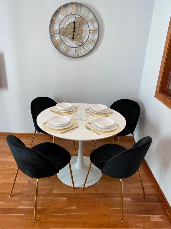 Comedor Tulip Terciopelo Gold