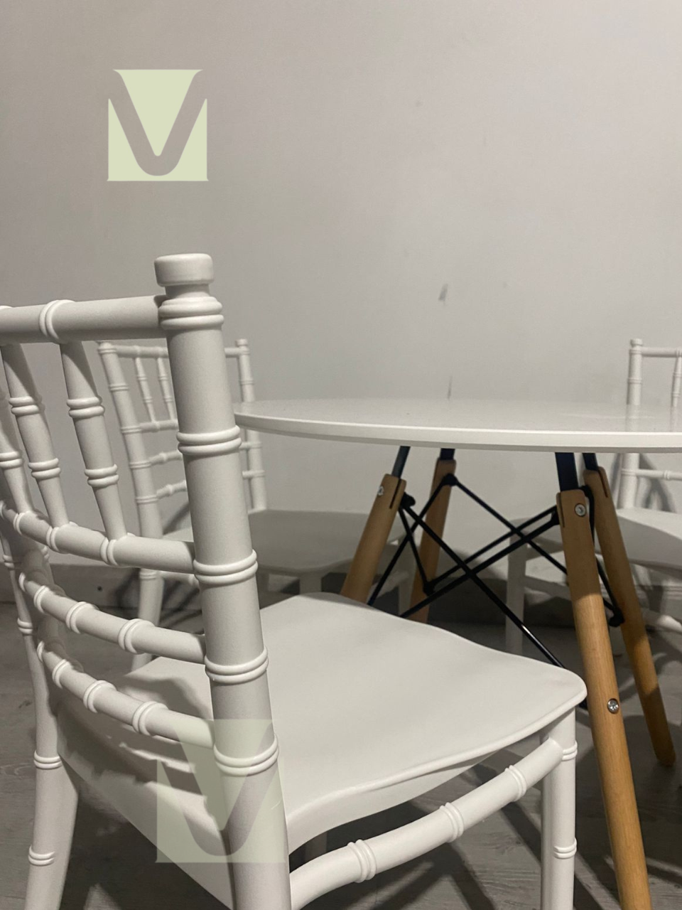 Set Mesa Kids 60cm + 4 Silla Chiavari Kids
