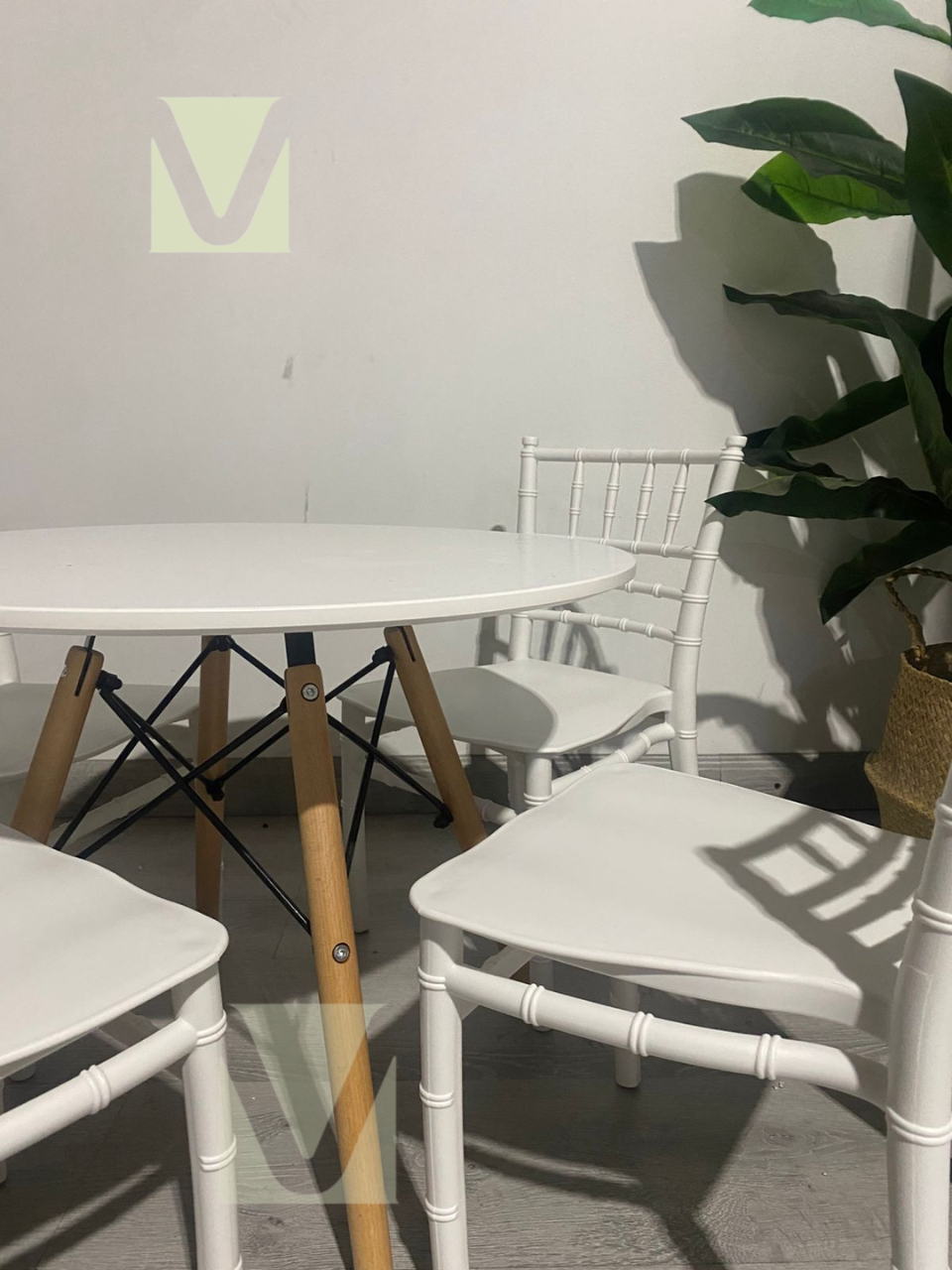 Set Mesa Kids 60cm + 4 Silla Chiavari Kids