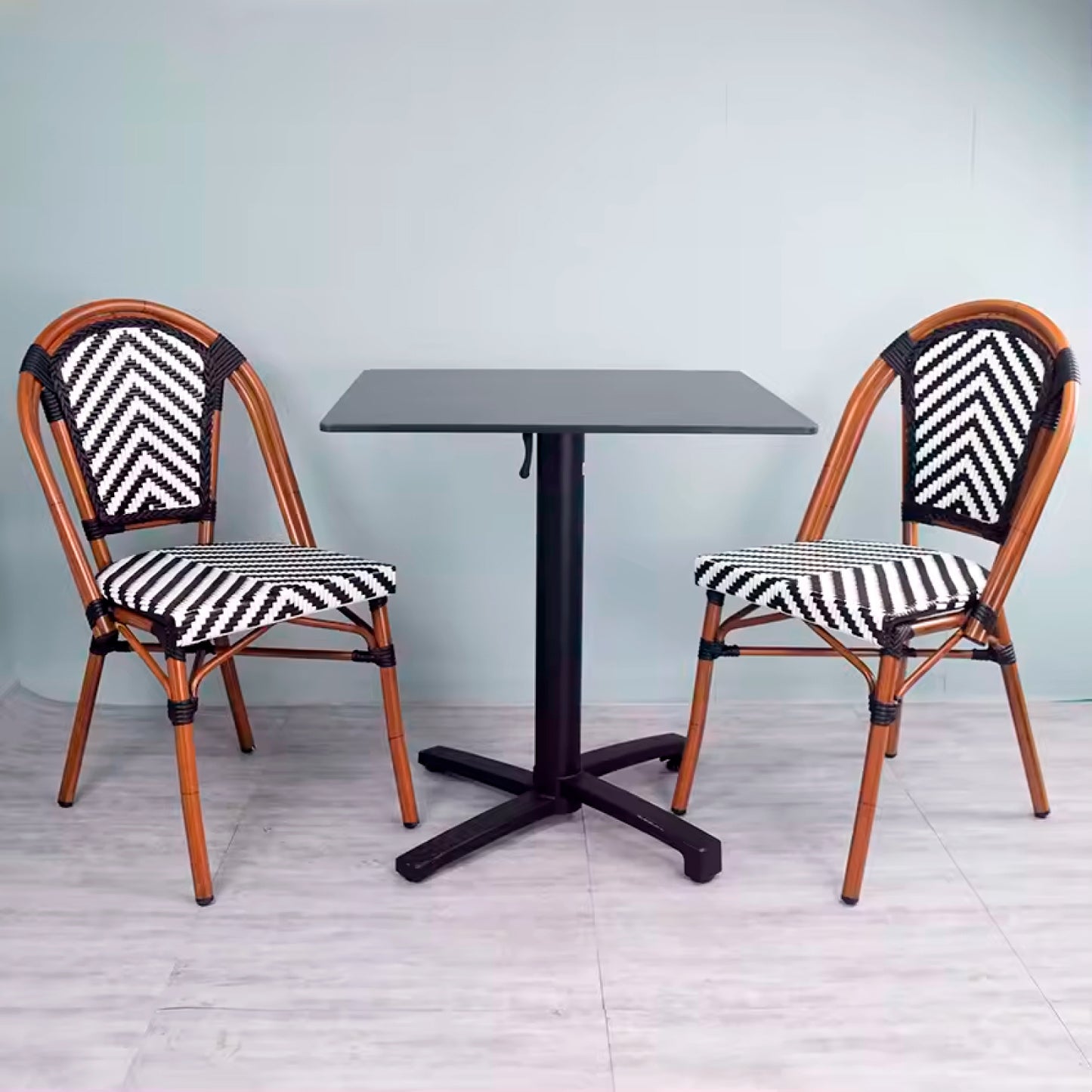 Silla Bistro Parisina Rattan Blanco y Negro