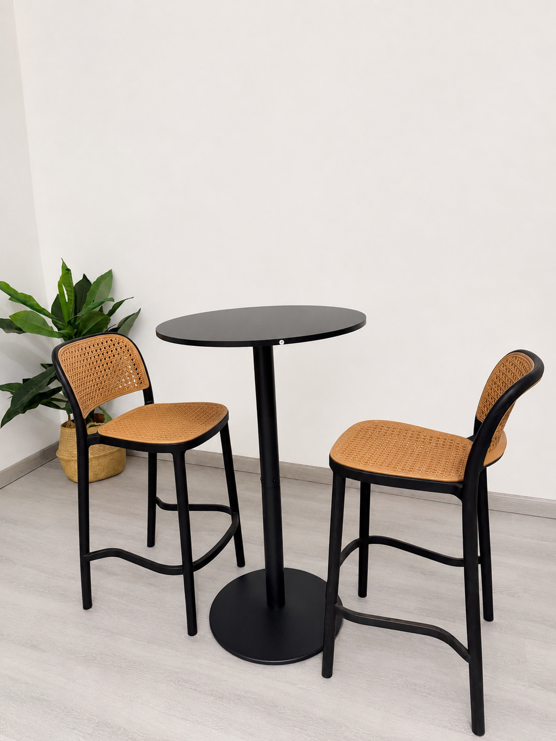 Set de Terraza Taburete Delta y Mesa Guji D60