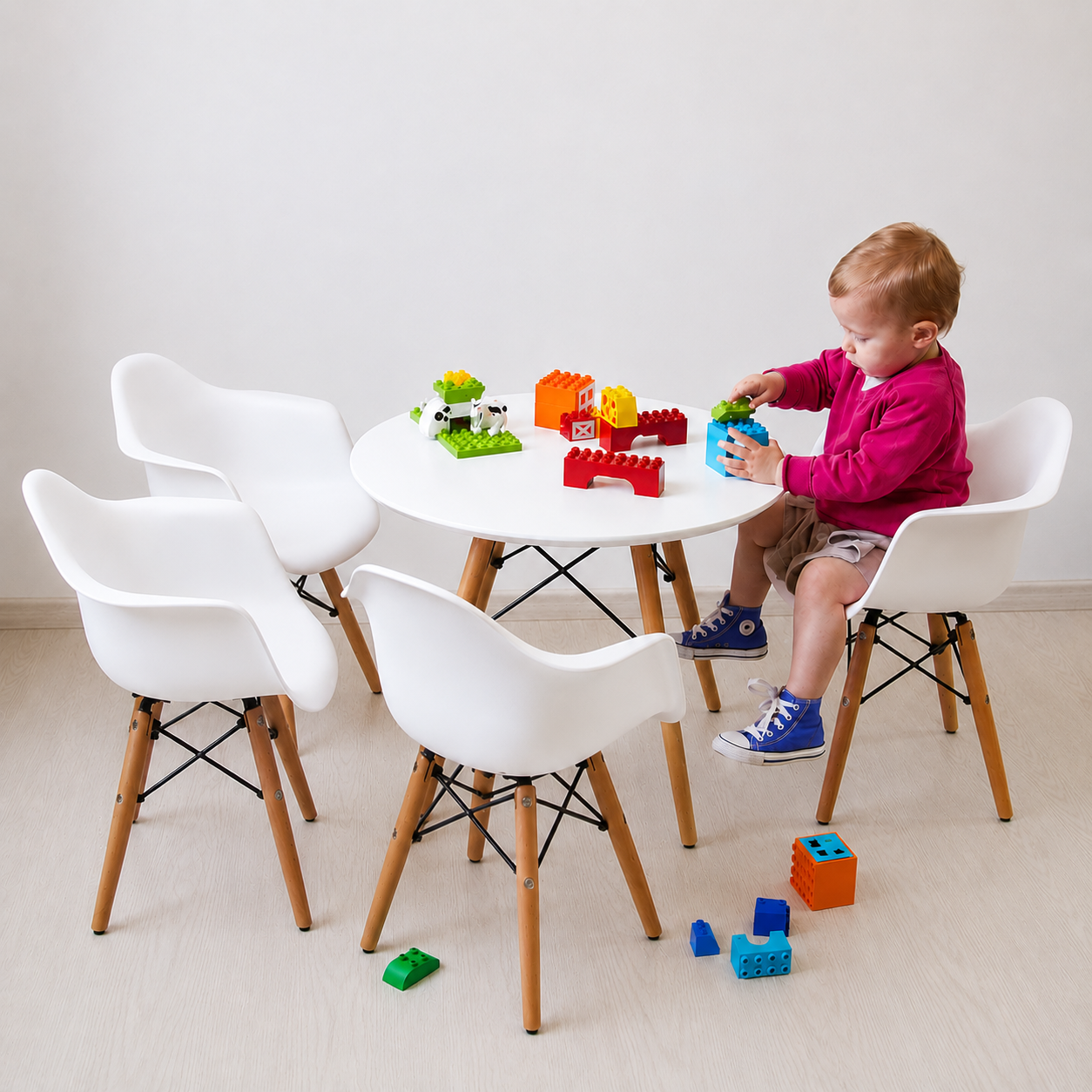 Mesa Kids 60cm + 4 Butacas Eames Kids