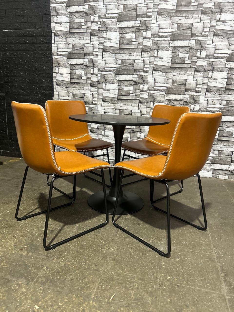 Pack 4 Sillas de Comedor Burgos de Ecocuero y Metal