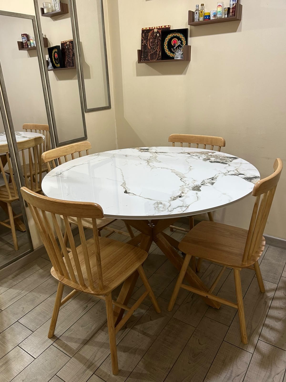 Comedor Cross Redondo Windsor Madera Stone 4P
