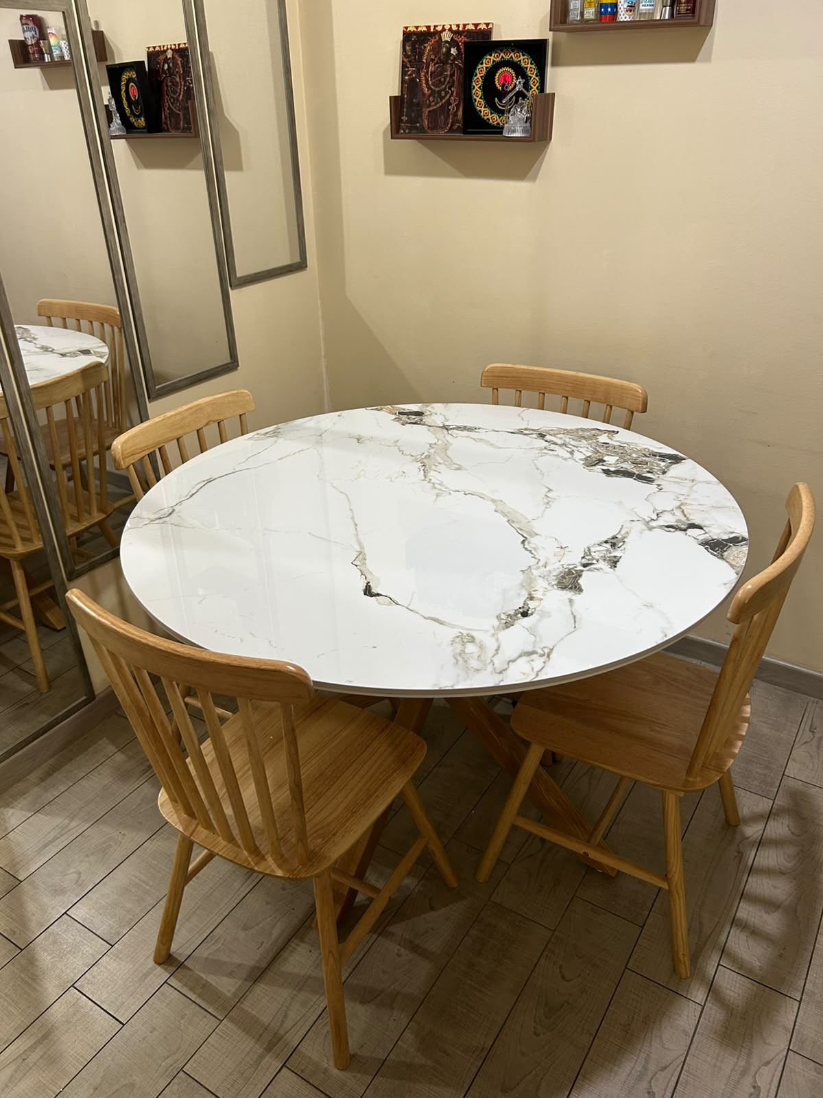 Comedor Cross Redondo Windsor Madera Stone 4P