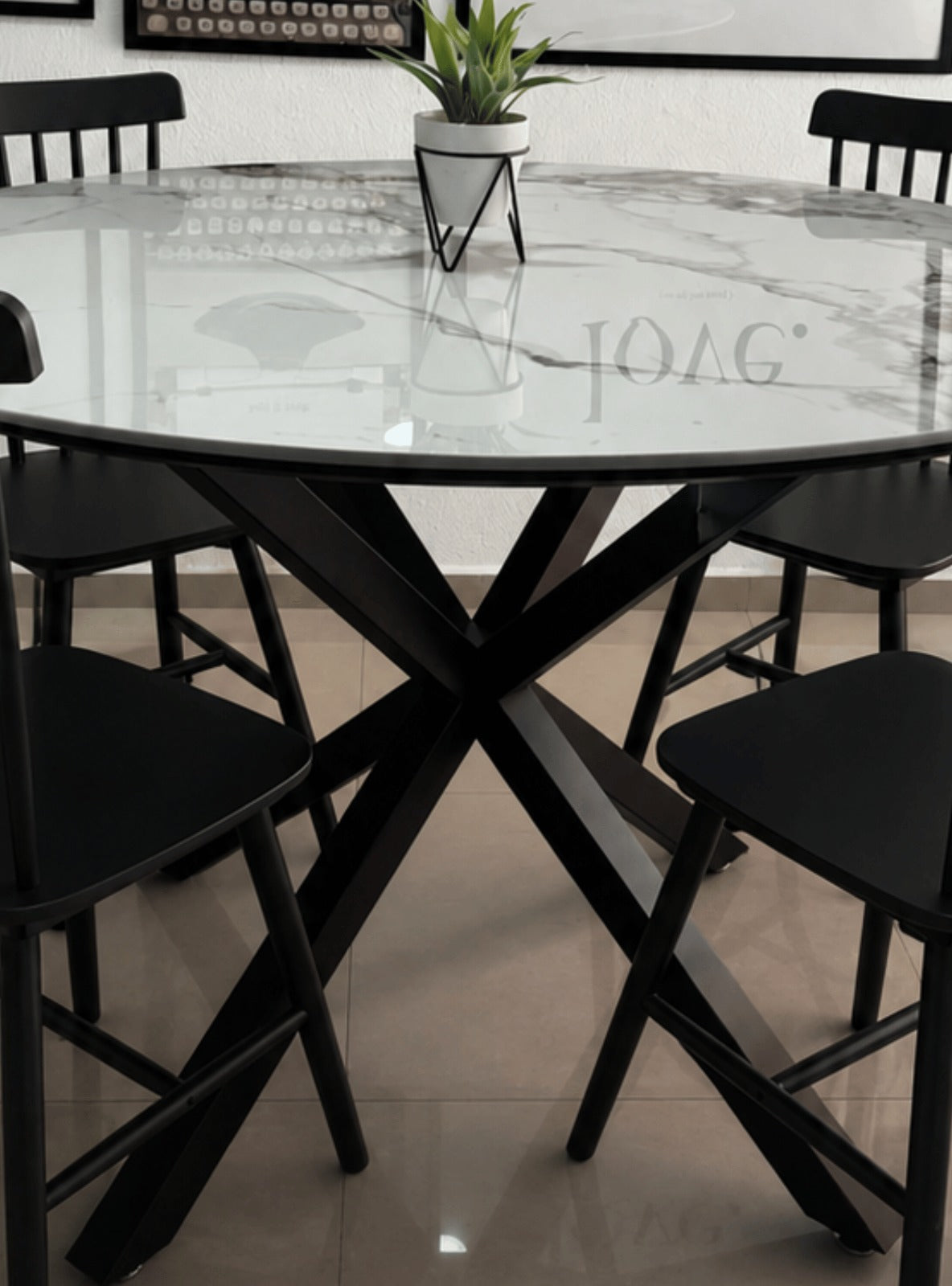 Comedor Cross Redondo Windsor Stone Black 4P