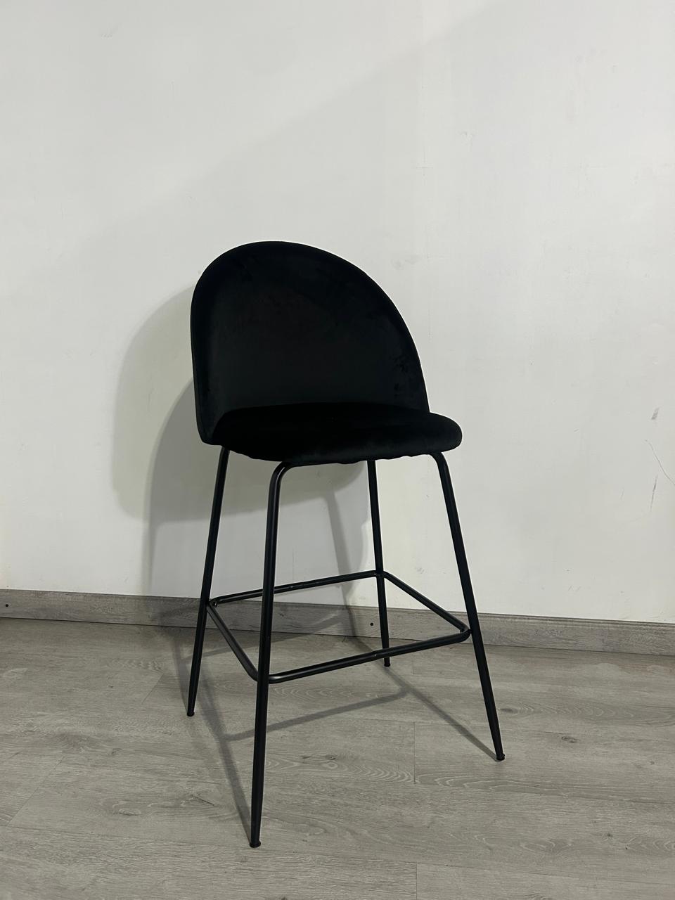 Taburete Tokio Terciopelo 66cm Patas Negras