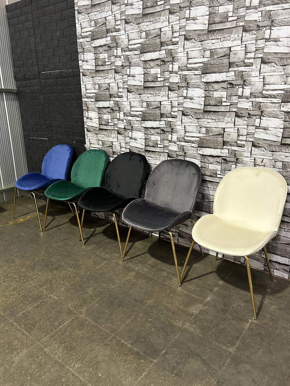 Pack 4 Sillas de Comedor Beetle Terciopelo Patas Doradas